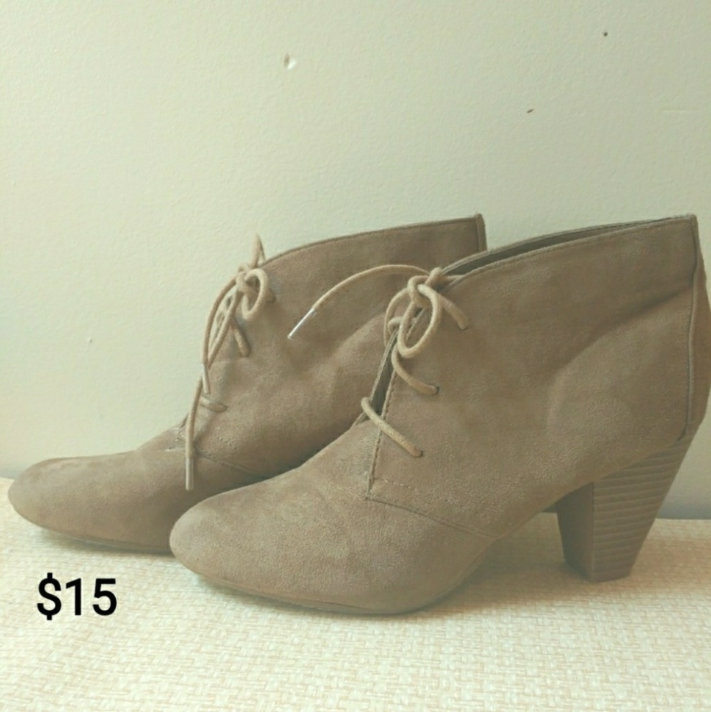 💥PRICE DROP💥 Cityclassified Tan Bootie heels 👠